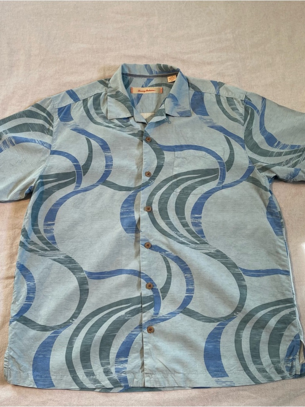 Tommy Bahama Hawaiian shirt button down 100% Silk size: large